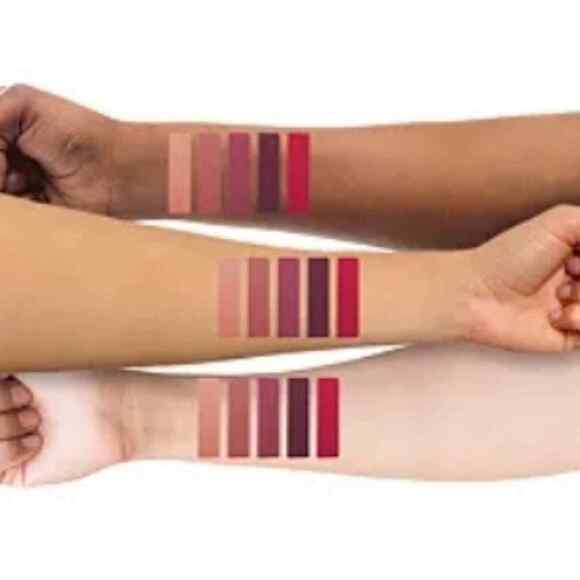 5 PIECE LIPSTICK GIFT SET BY MACY'S IN SHADES FROM SOFT NEUTRAL TO RADIANT RED - Picture 4 of 5